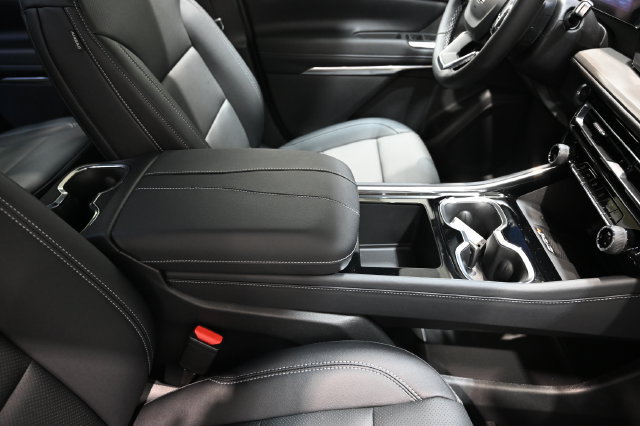 New 2027 Chevrolet Traverse LT w/ Midnight/Sport Edition FWD image 21