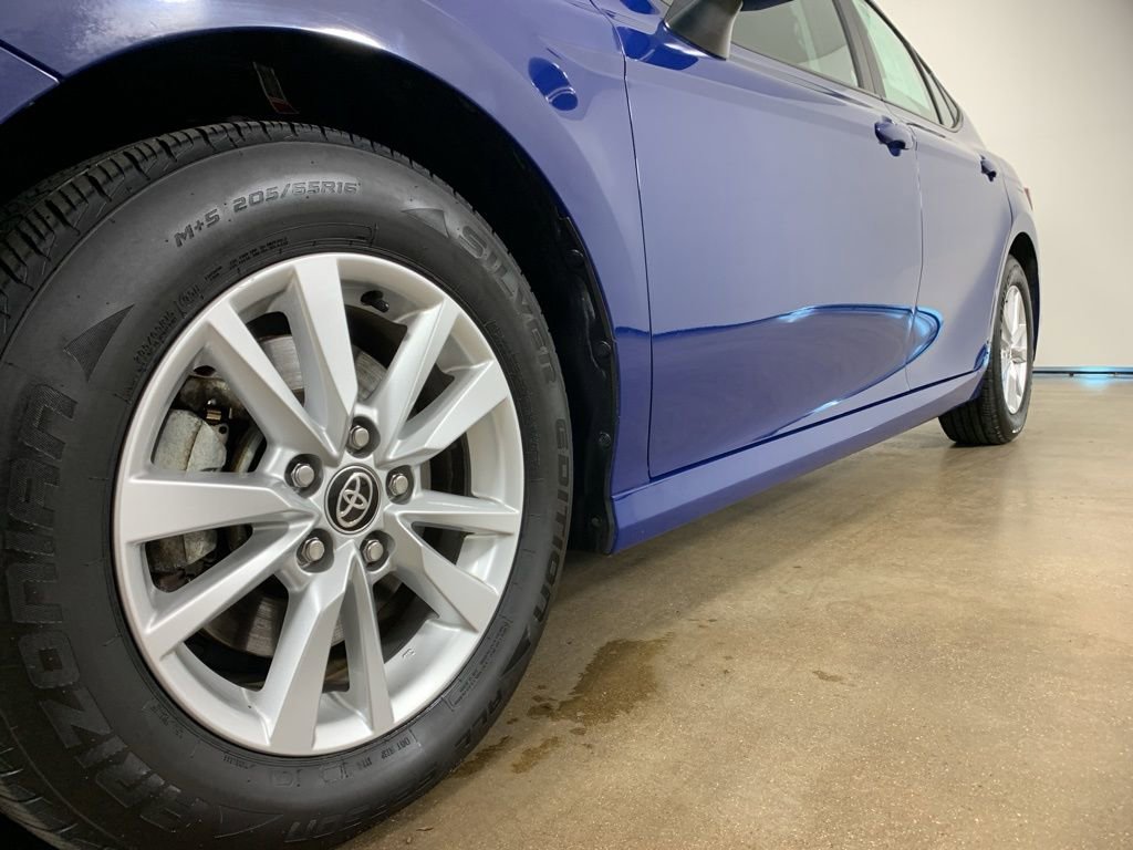 Used 2025 Toyota Camry LE image 2