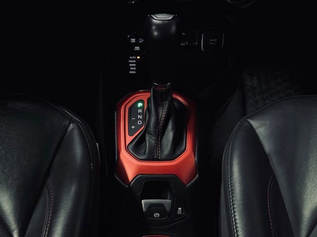 Used 2016 Jeep Renegade Trailhawk w/ Premium Trailhawk Package image 30