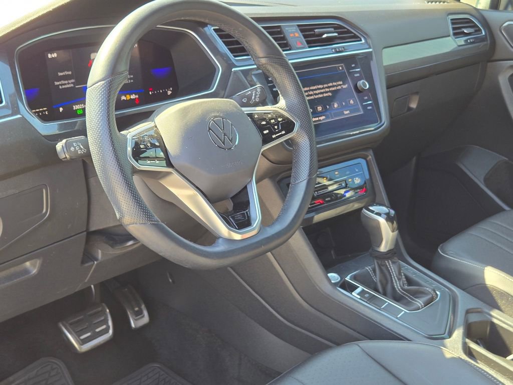 Used 2022 Volkswagen Tiguan SE R-Line image 17