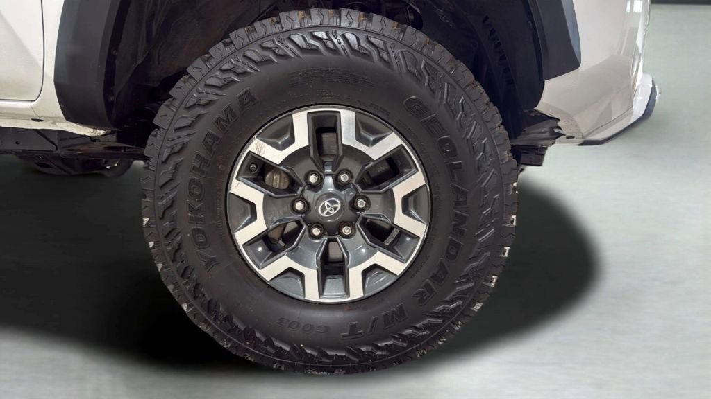 Used 2017 Toyota Tacoma TRD Off-Road AWD/4WD image 43