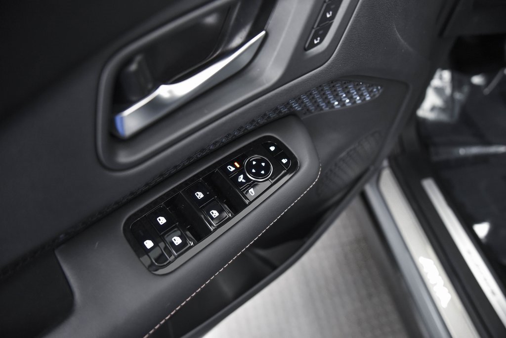 Used 2023 Nissan Ariya AWD image 11