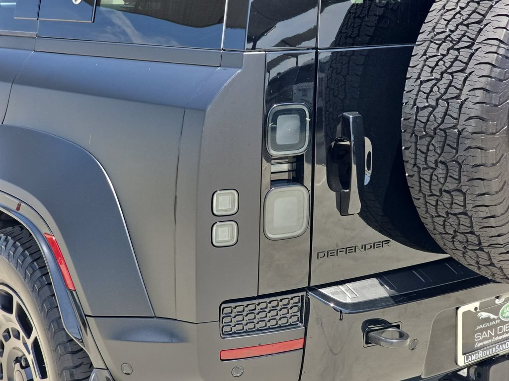 New 2026 Land Rover Defender 110 OCTA AWD/4WD image 36