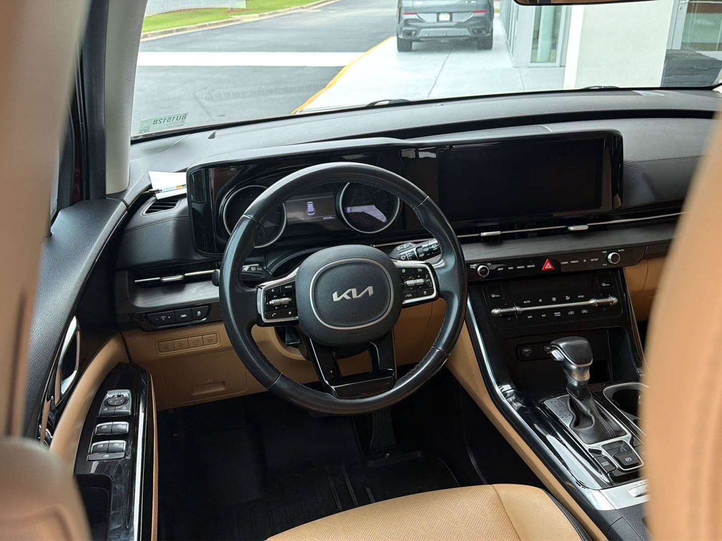Used 2022 Kia Carnival EX FWD image 16