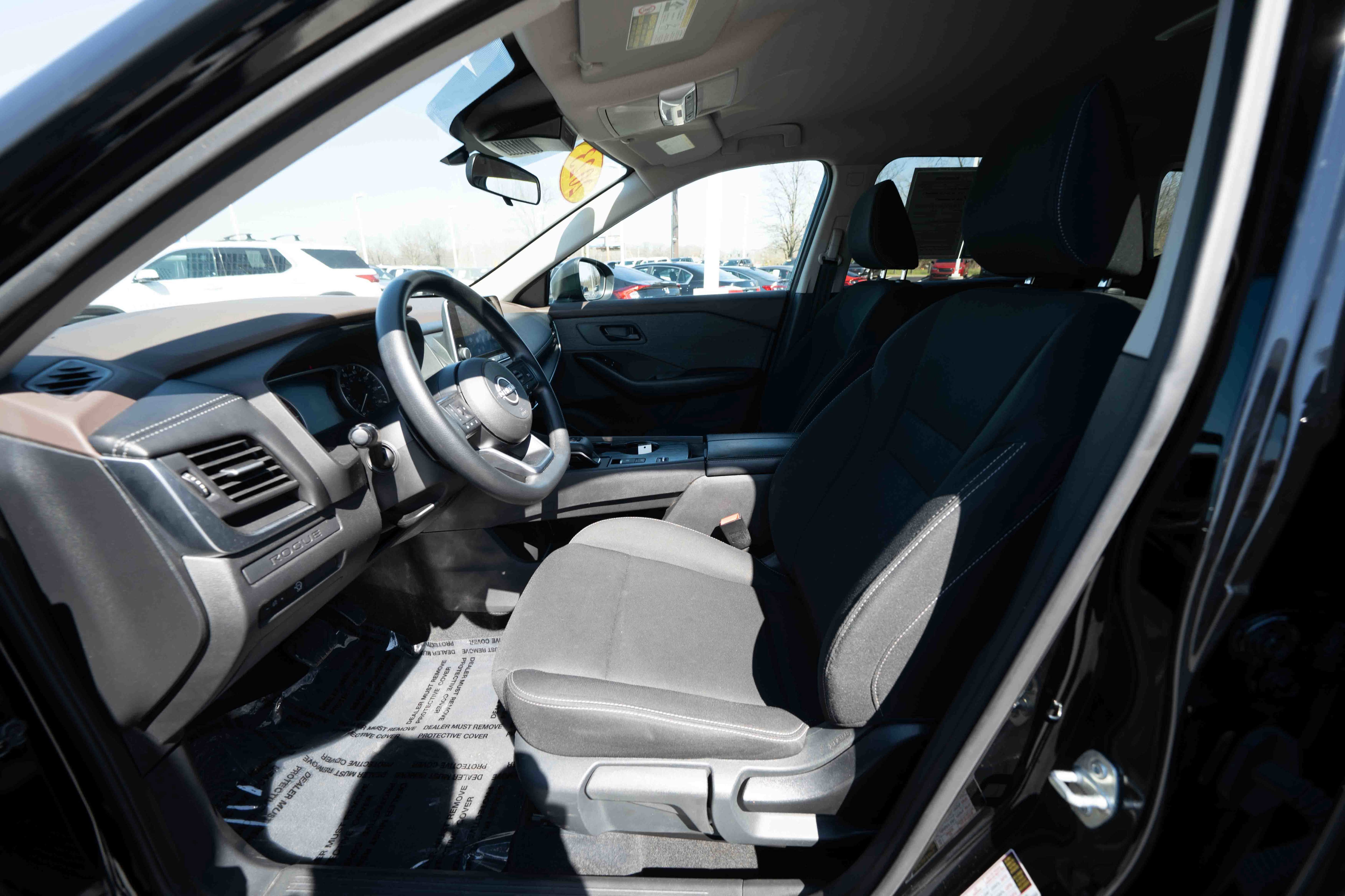 Used 2023 Nissan Rogue S FWD image 9