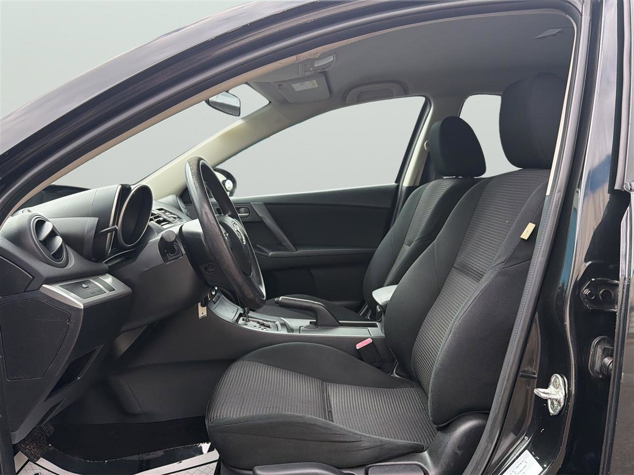 Used 2013 MAZDA MAZDA3 i SV w/ Convenience Pkg FWD image 11
