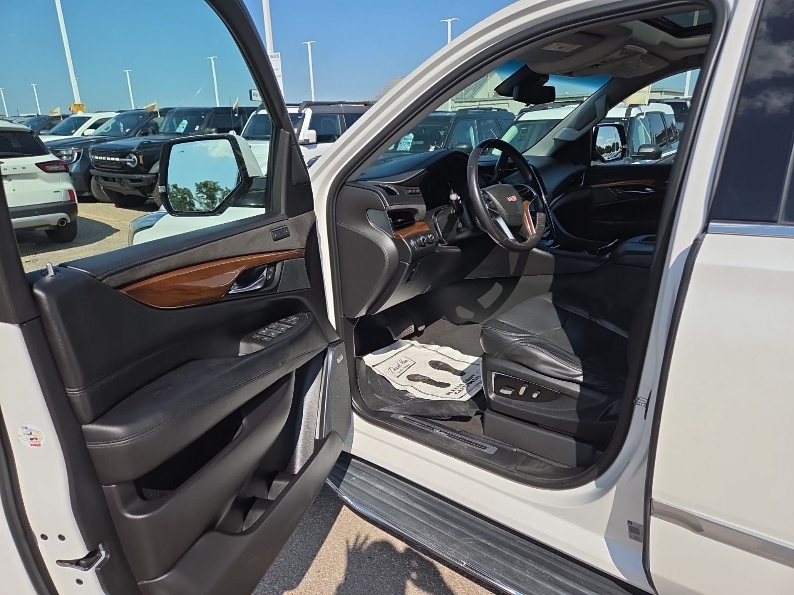 Used 2020 Cadillac Escalade ESV Premium Luxury AWD/4WD image 25