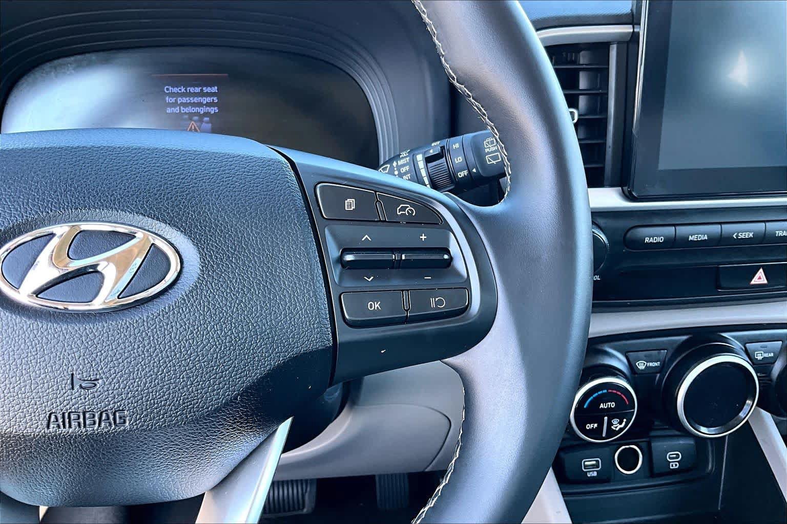 Certified 2023 Hyundai Venue SEL FWD image 25