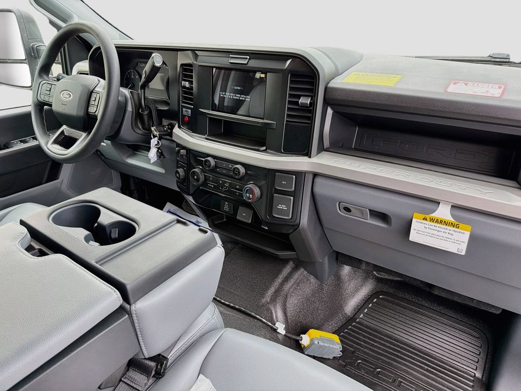 New 2026 Ford F550 4x4 Crew Cab image 15