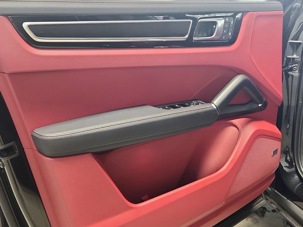 Used 2023 Porsche Cayenne GTS AWD/4WD image 13