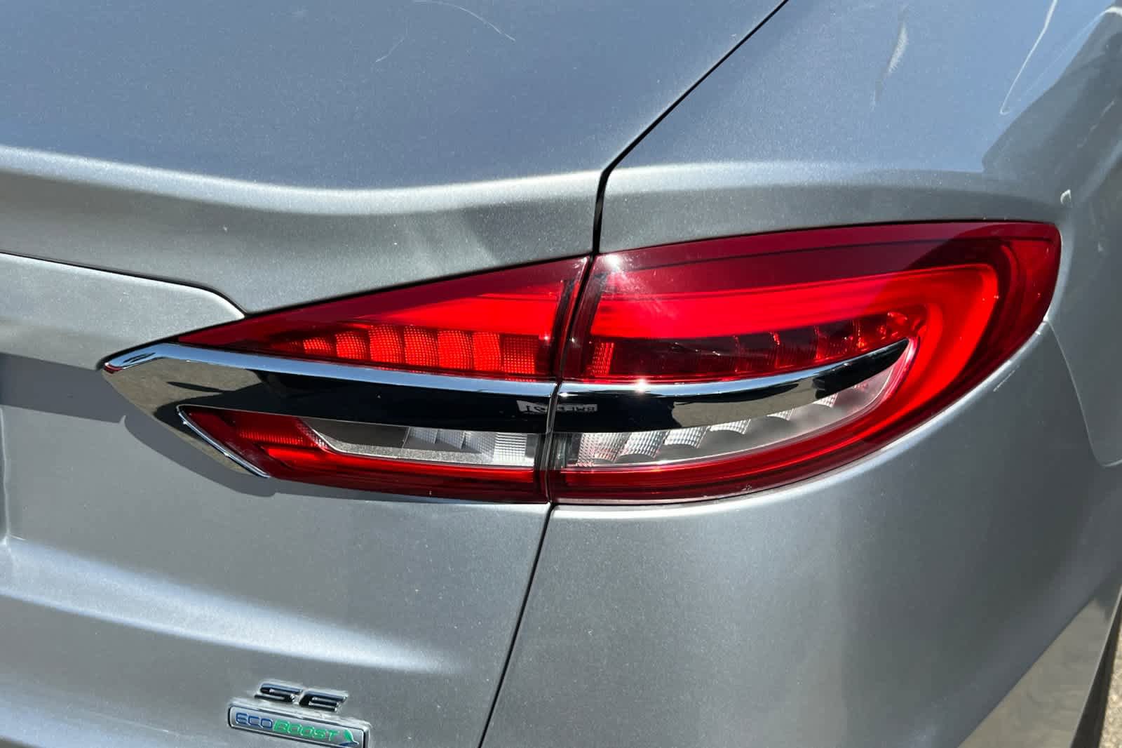 Used 2019 Ford Fusion SE image 18