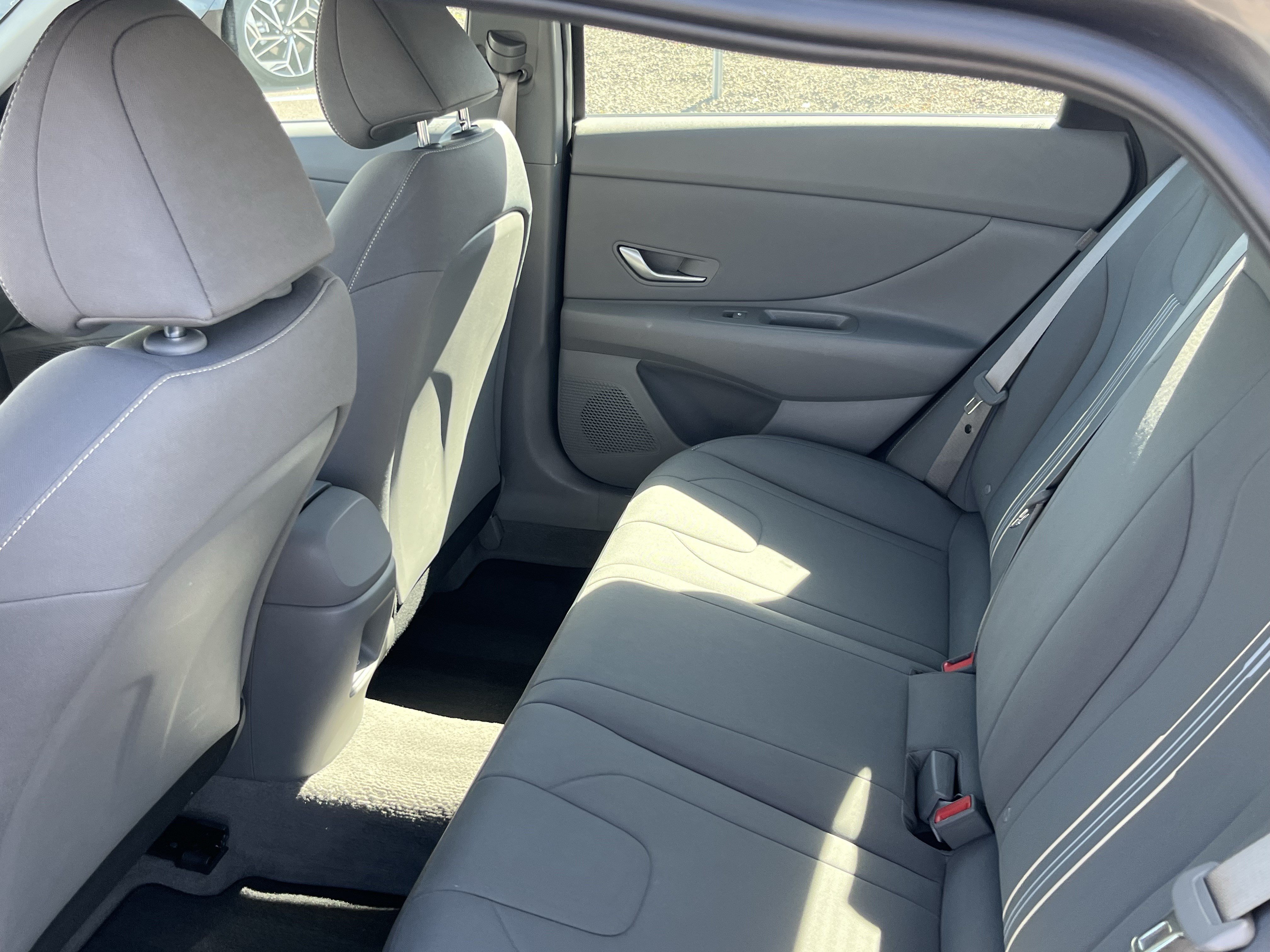Certified 2025 Hyundai Elantra Hybrid FWD image 13