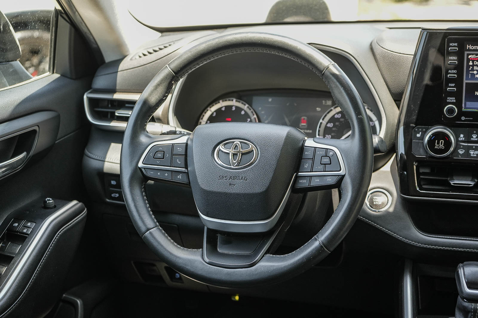 Used 2022 Toyota Highlander XLE FWD image 15