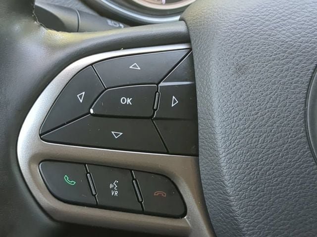 Used 2019 Jeep Cherokee Latitude w/ Cold Weather Group FWD image 23