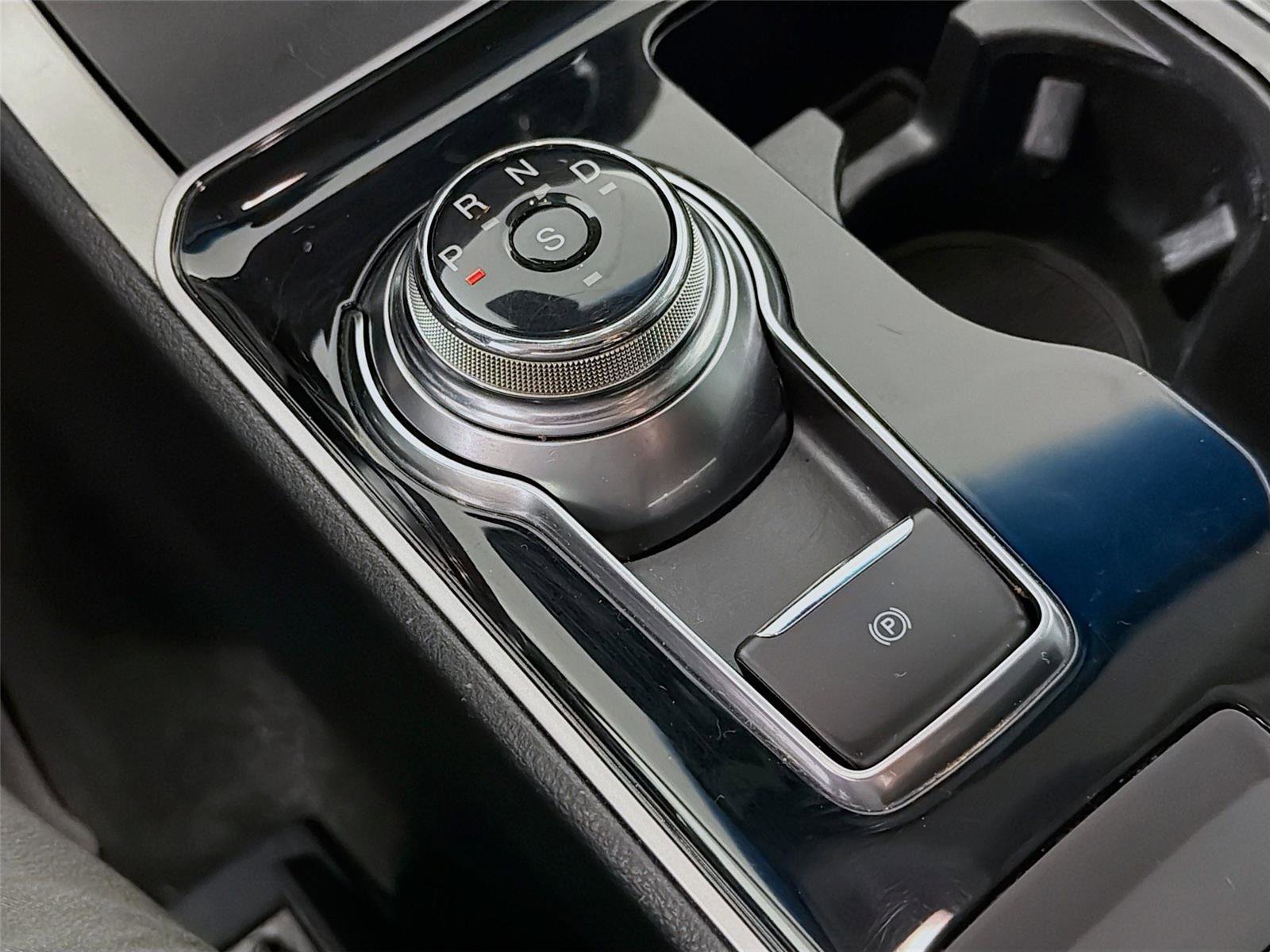 Used 2020 Ford Edge SEL w/ Convenience Package image 18