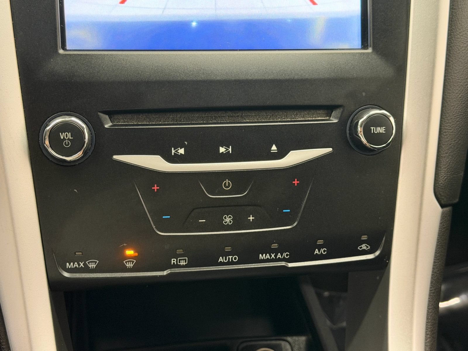 Used 2014 Ford Fusion SE FWD image 31