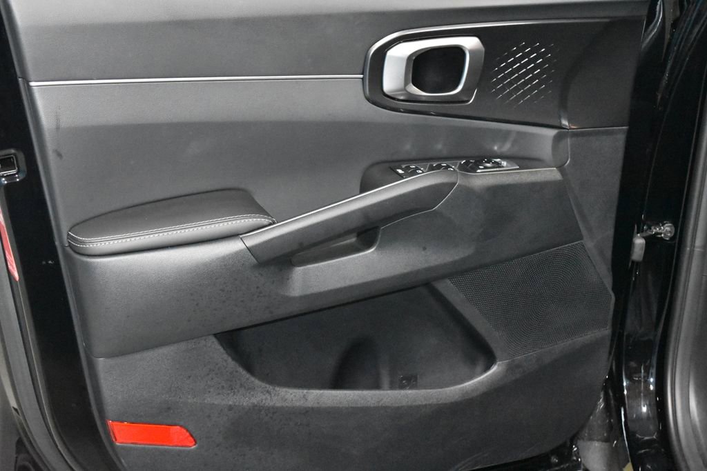 Used 2025 Kia Sorento EX FWD image 4