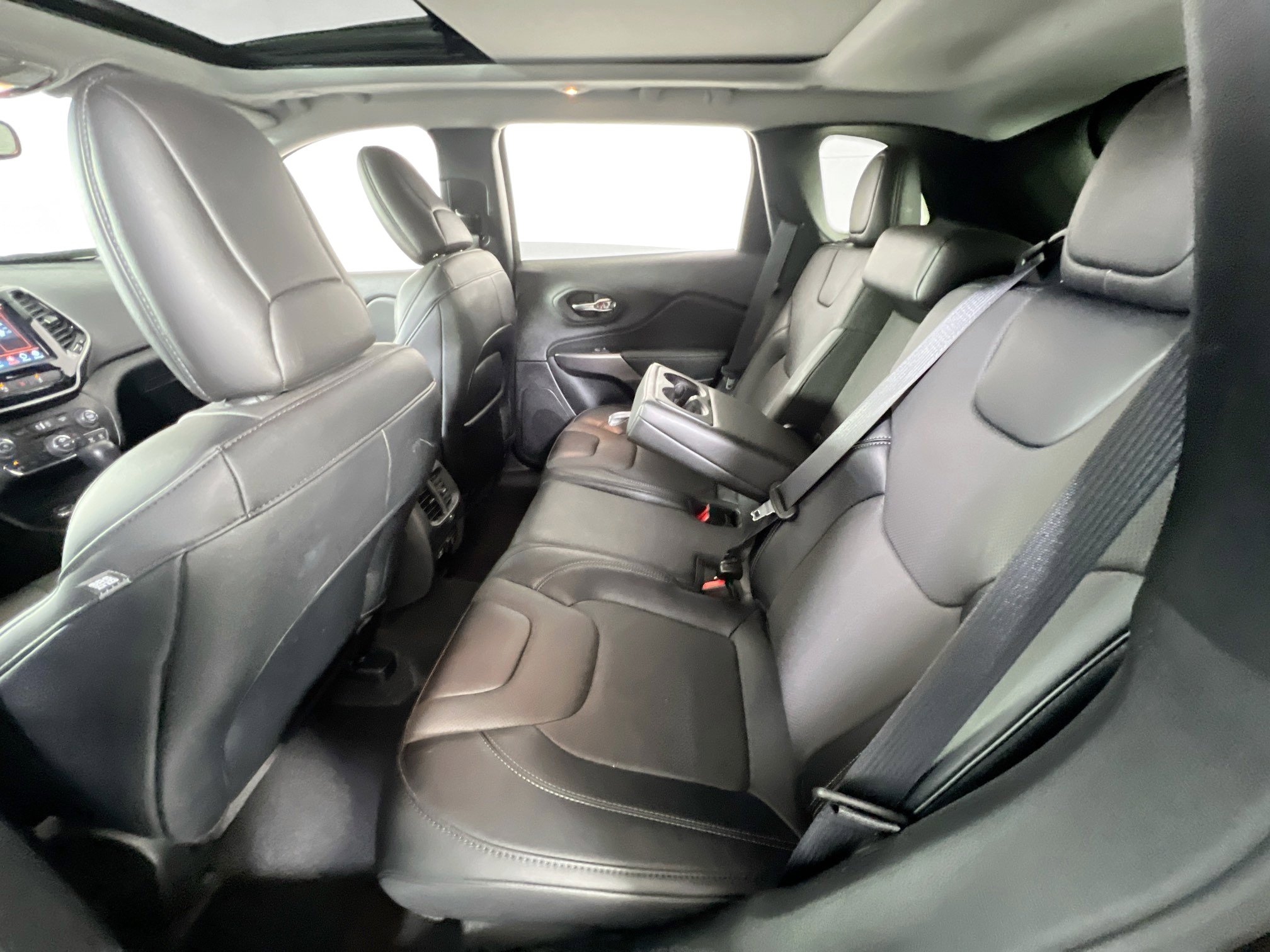 Used 2022 Jeep Cherokee Limited image 24