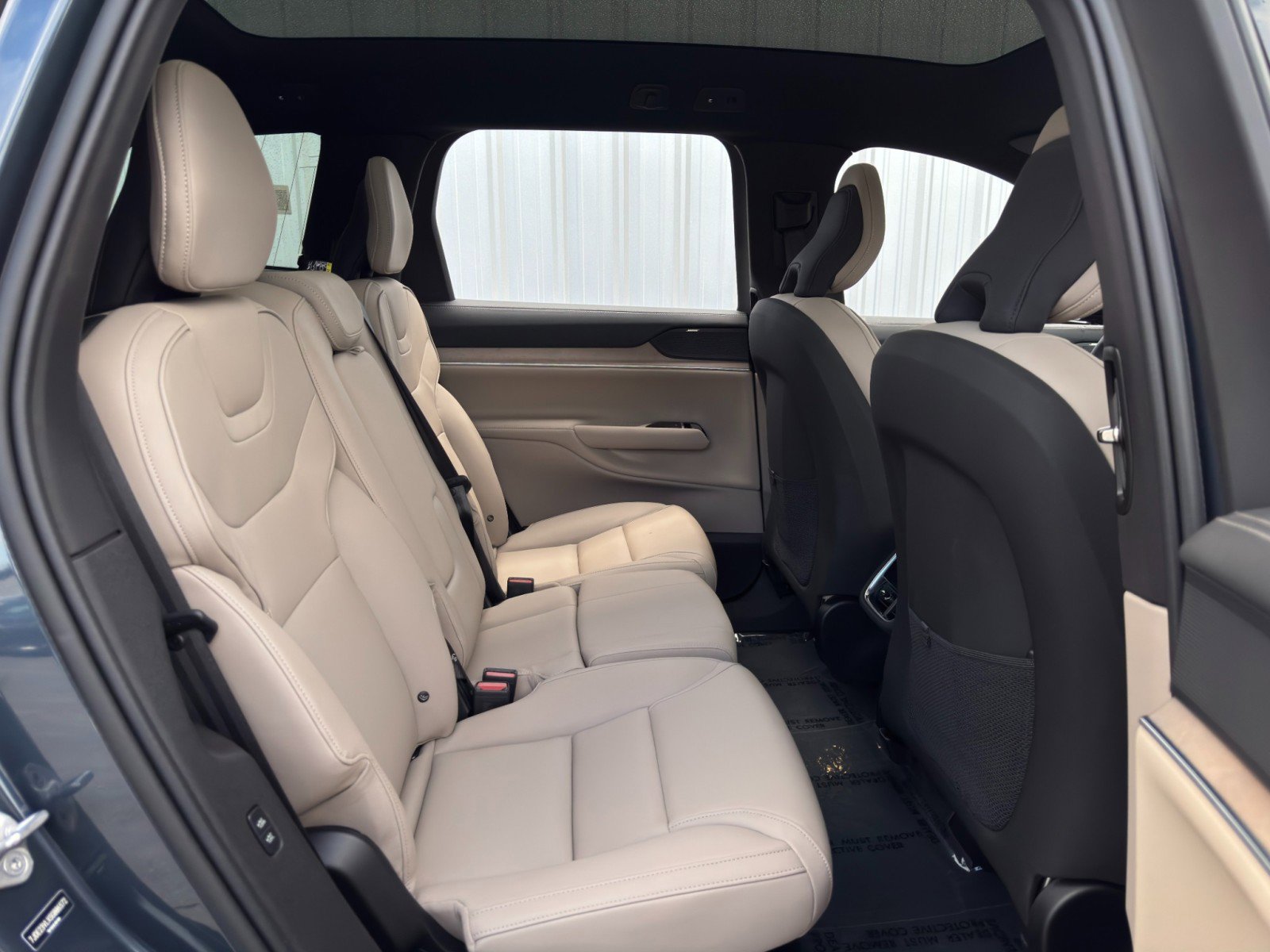 Used 2025 Volvo EX90 Ultra image 45