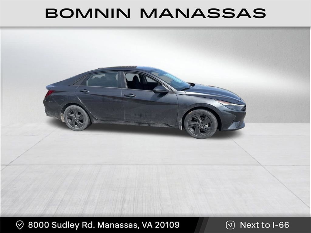 Used 2022 Hyundai Elantra SEL w/ Convenience Package image 3