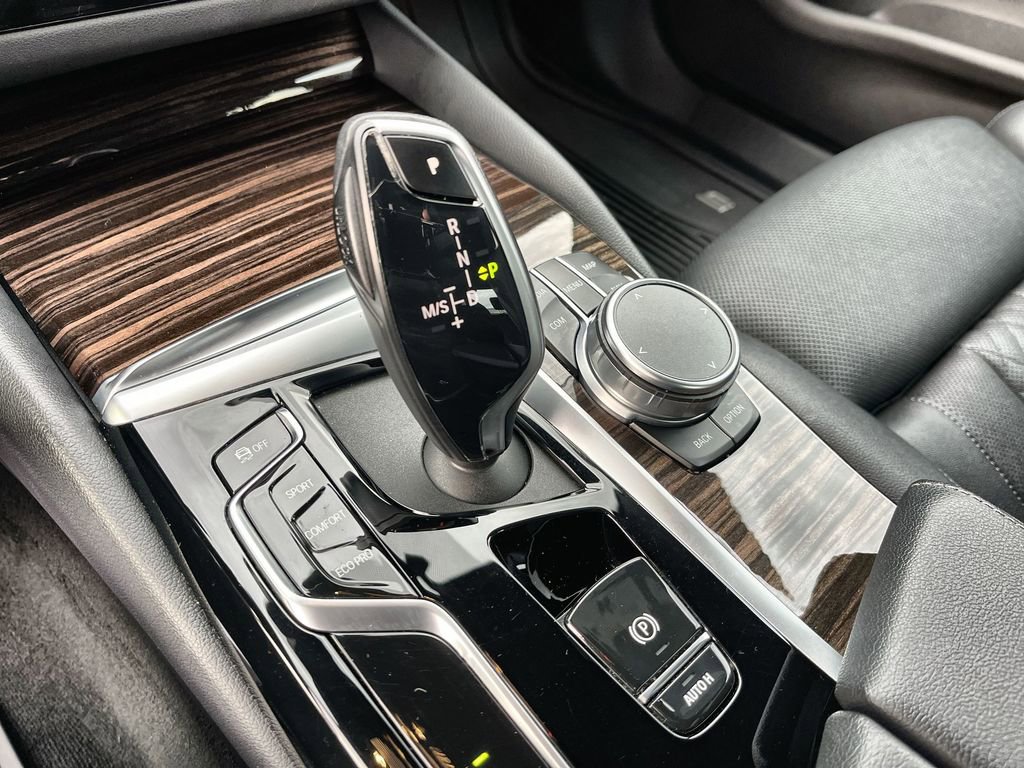 Certified 2022 BMW 530i xDrive w/ Convenience Package image 20