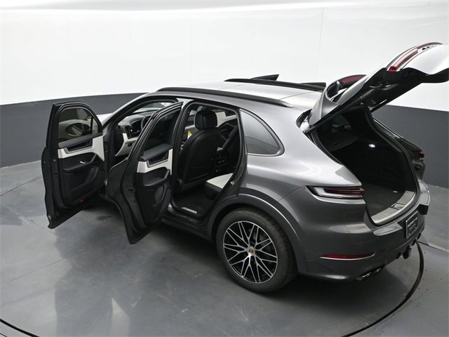 New 2025 Porsche Cayenne image 32