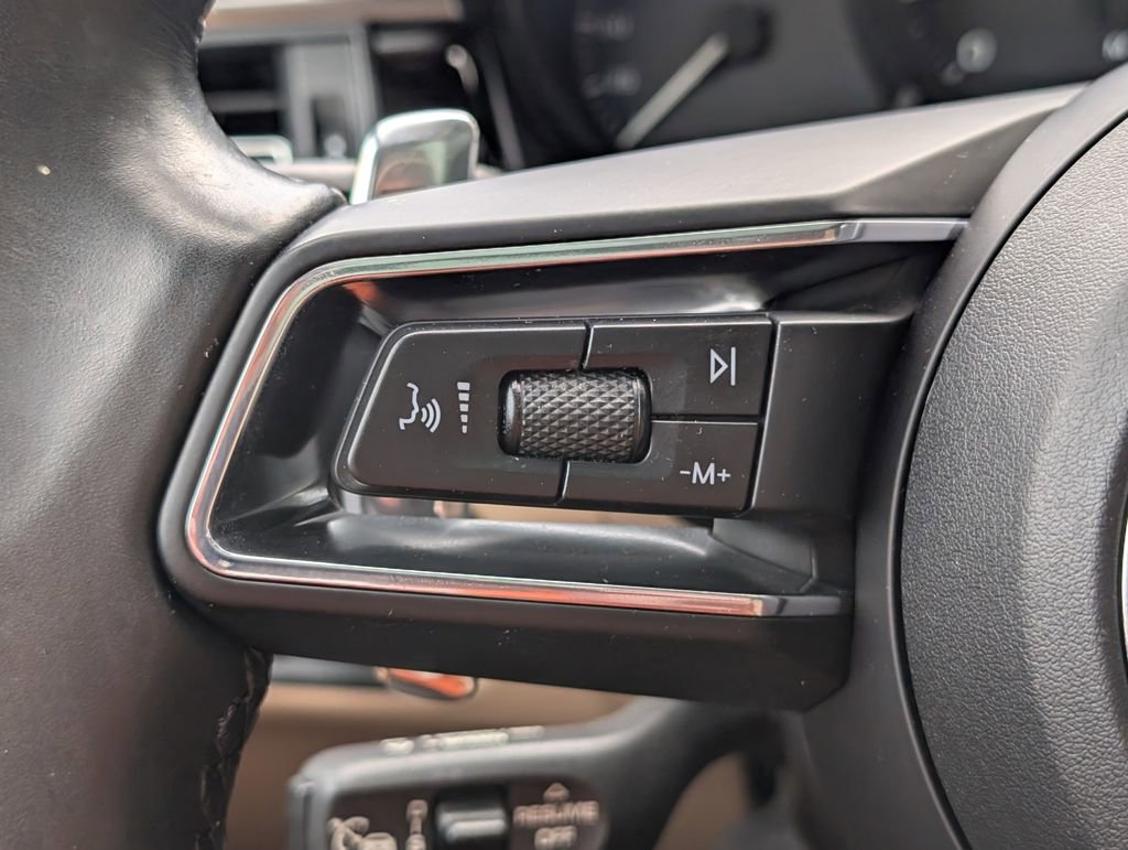 Certified 2022 Porsche Macan AWD/4WD image 21