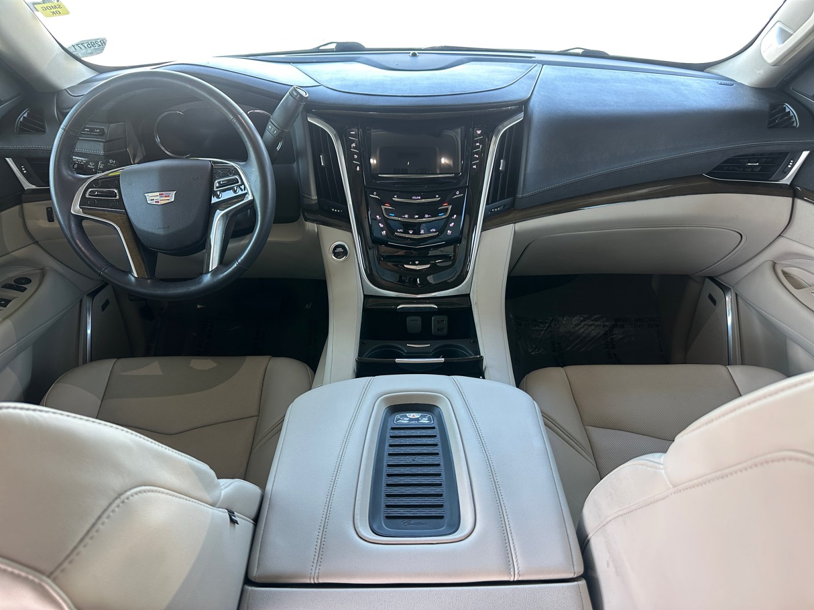 Used 2020 Cadillac Escalade Luxury AWD/4WD image 11