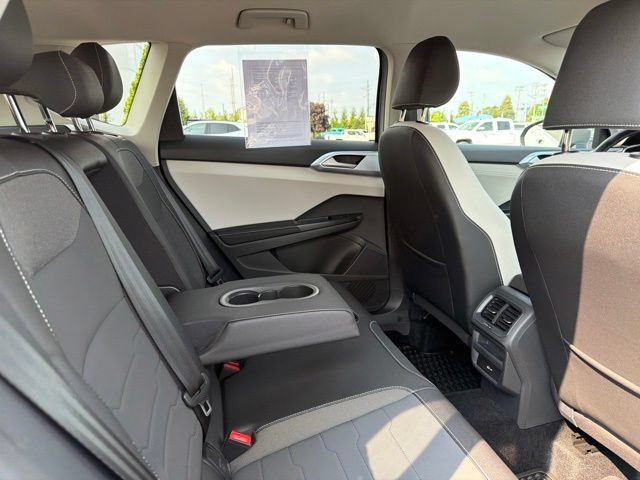 Used 2025 Volkswagen Taos SE AWD/4WD image 32
