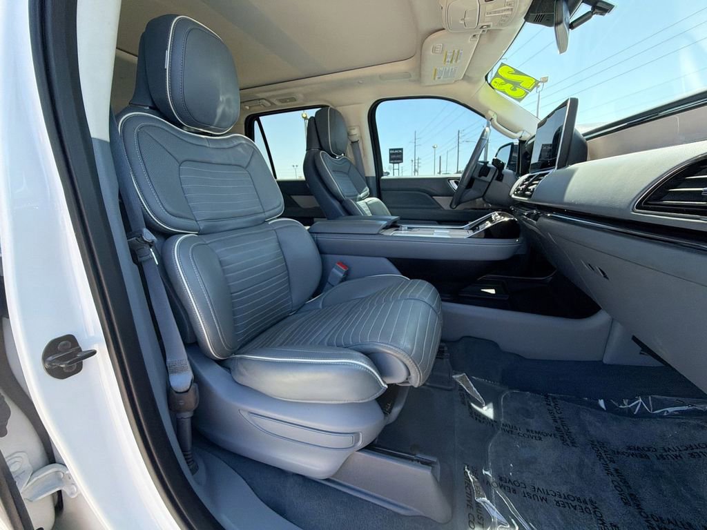 Used 2023 Lincoln Navigator Black Label AWD/4WD image 11