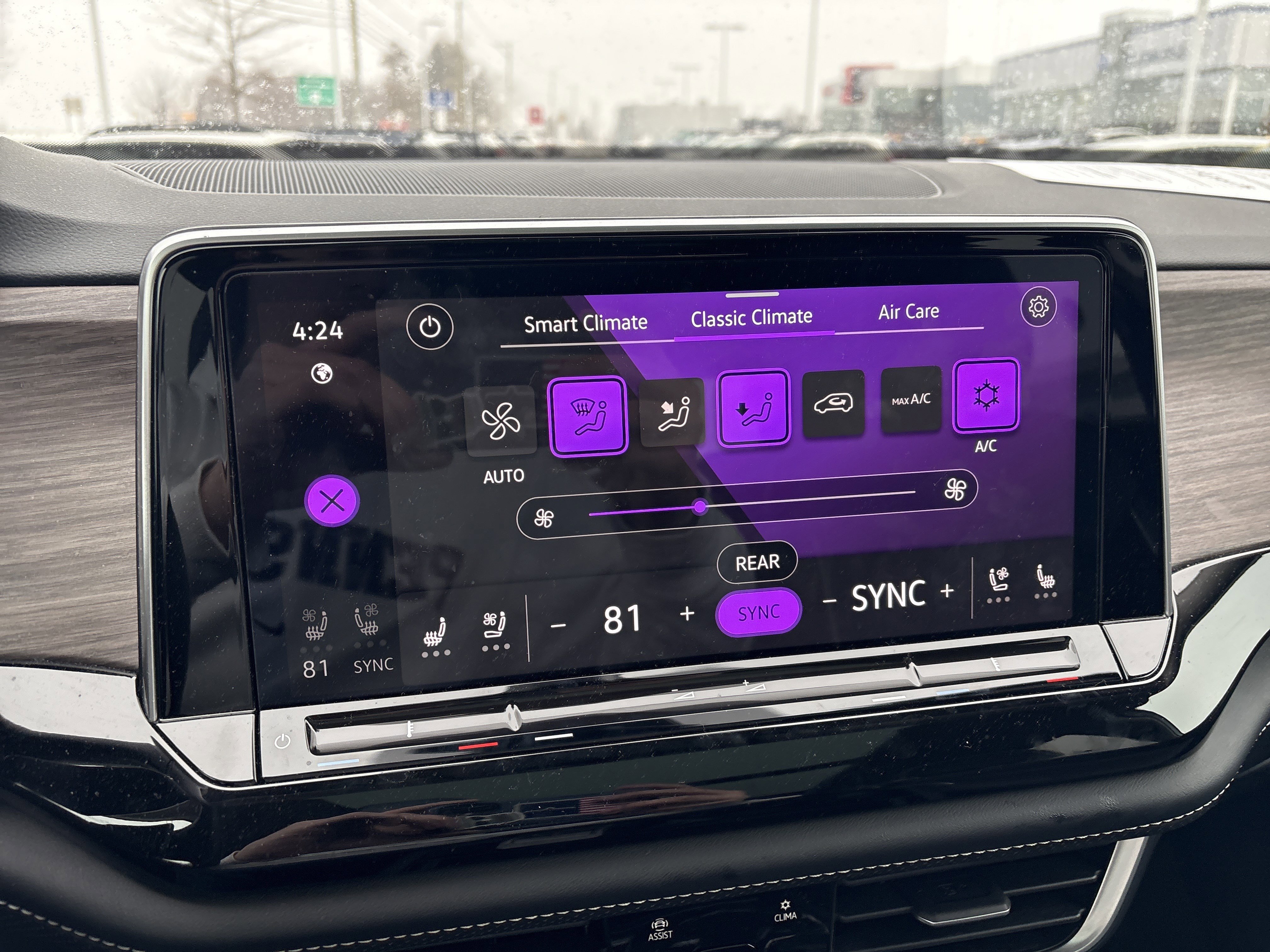 Certified 2024 Volkswagen Atlas SEL Premium R-Line image 29