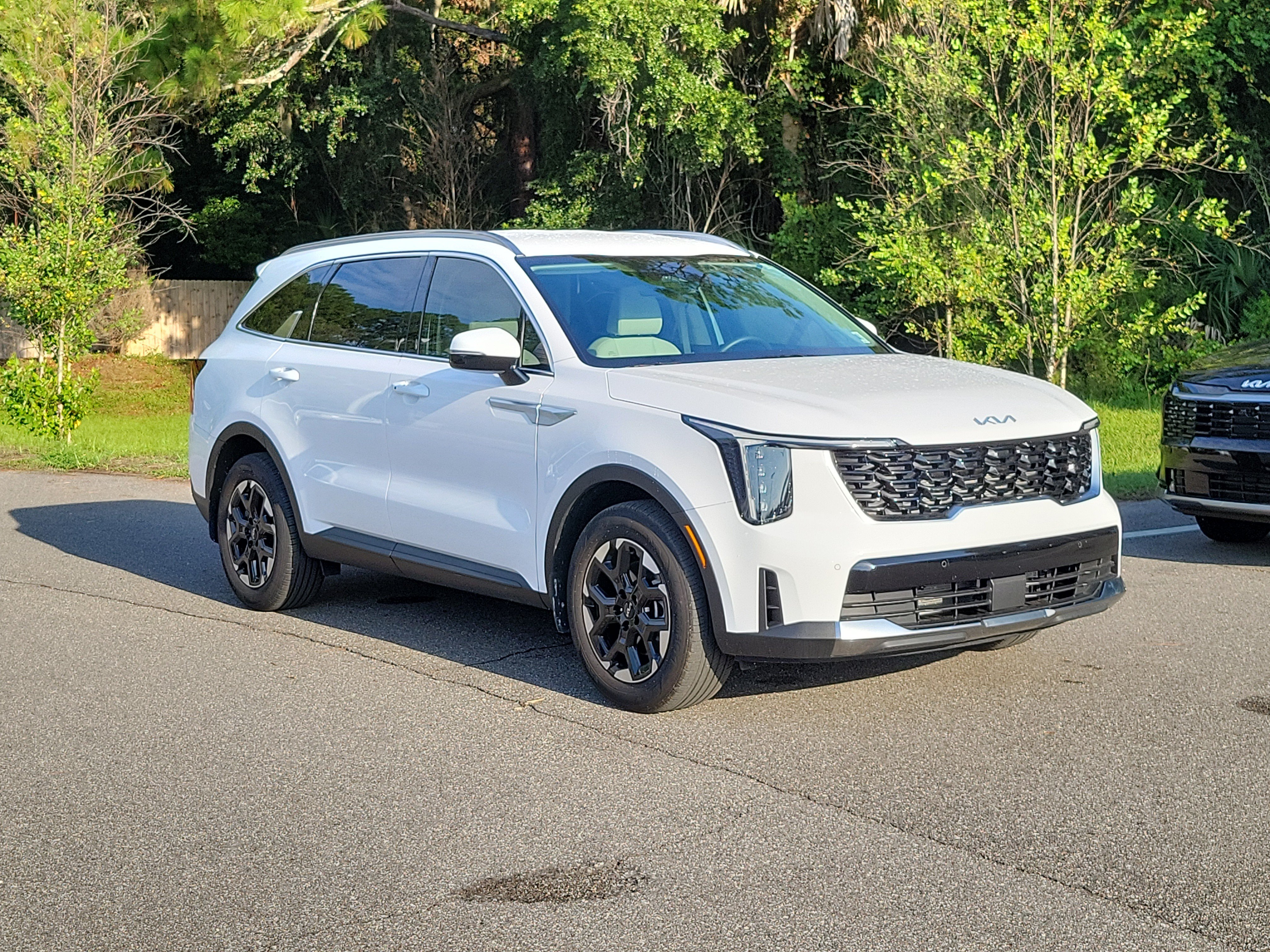 Certified 2025 Kia Sorento S FWD image 38