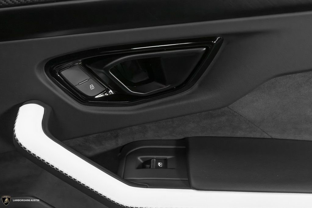 Used 2025 Lamborghini Urus SE image 42