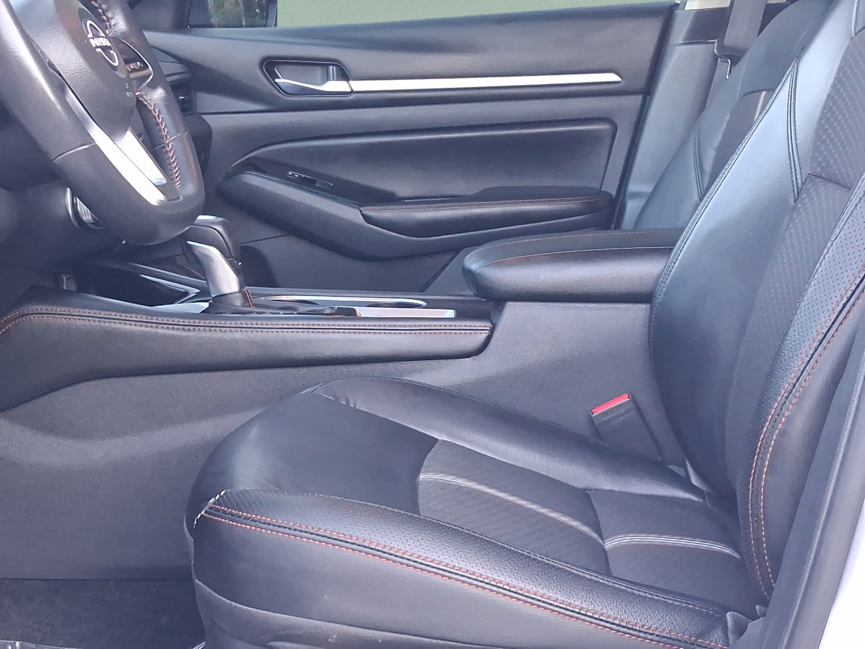 Used 2024 Nissan Altima 2.5 SR FWD image 12