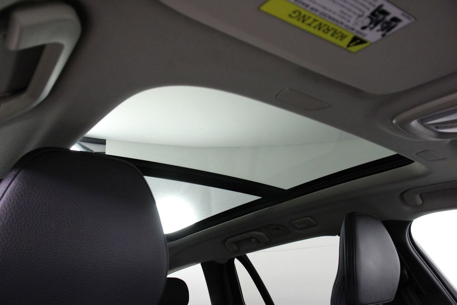 Used 2025 Volvo V60 B5 Cross Country Plus image 23