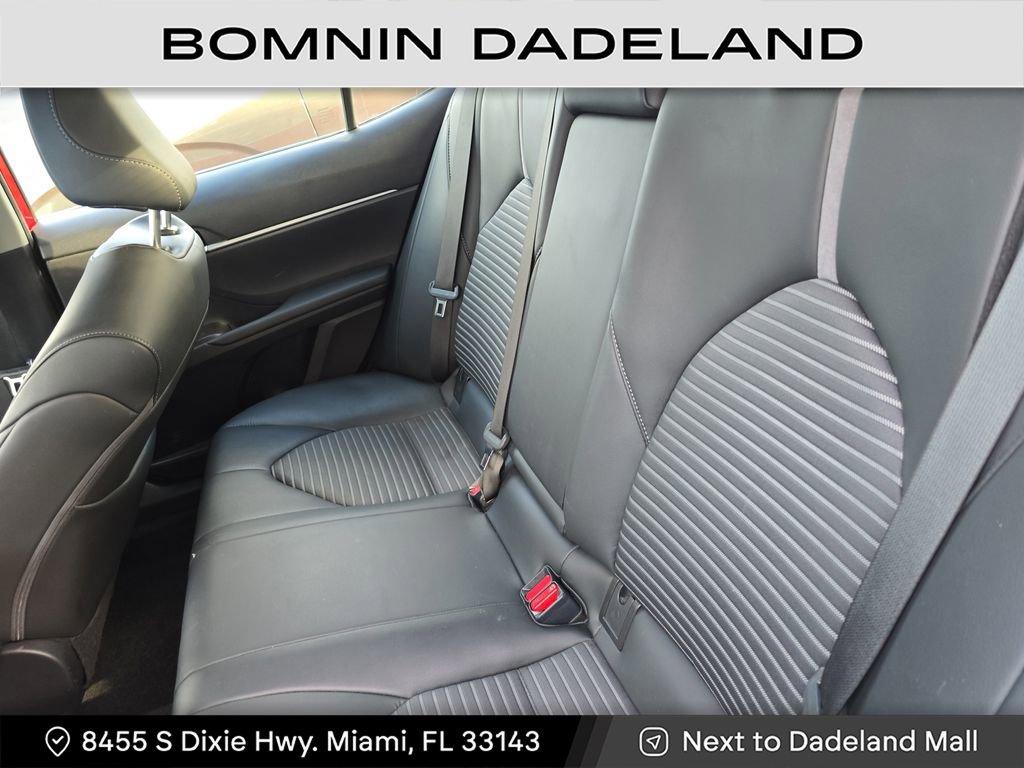 Used 2023 Toyota Camry SE image 11
