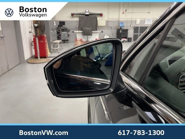 Used 2024 Volkswagen Tiguan SE w/ Panoramic Sunroof Package image 13