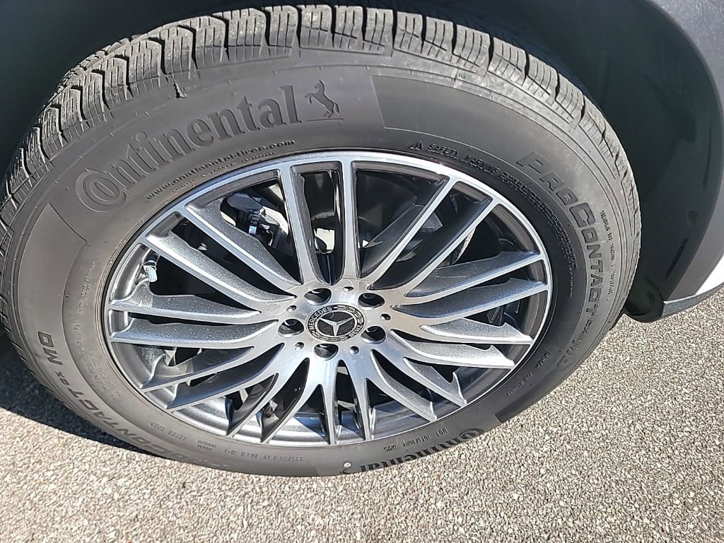Used 2025 Mercedes-Benz GLC 300 4MATIC image 14