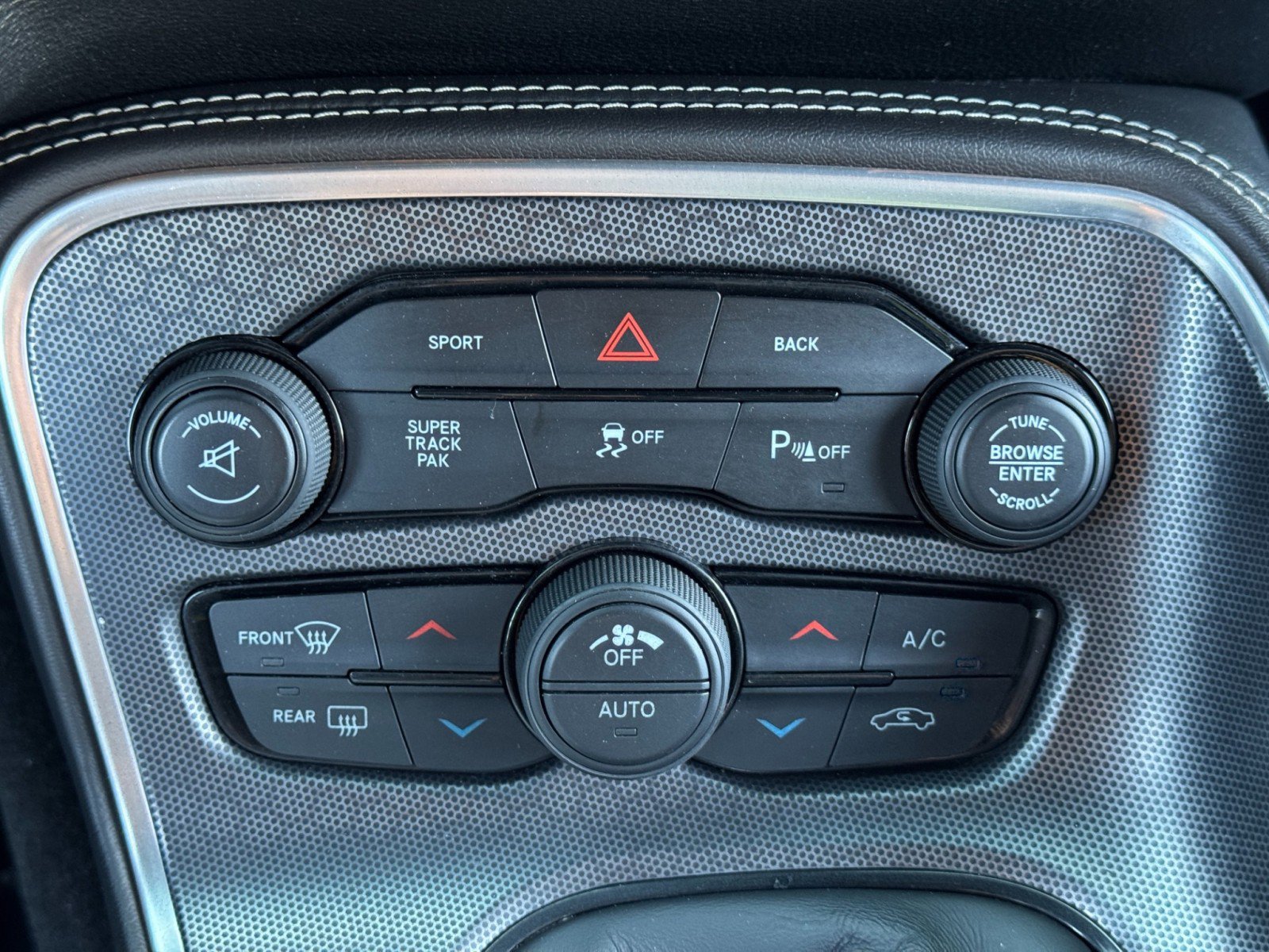 Used 2016 Dodge Challenger R/T Scat Pack w/ Leather Interior Group RWD image 31