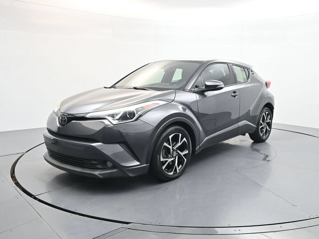 Used 2018 Toyota C-HR XLE FWD image 3