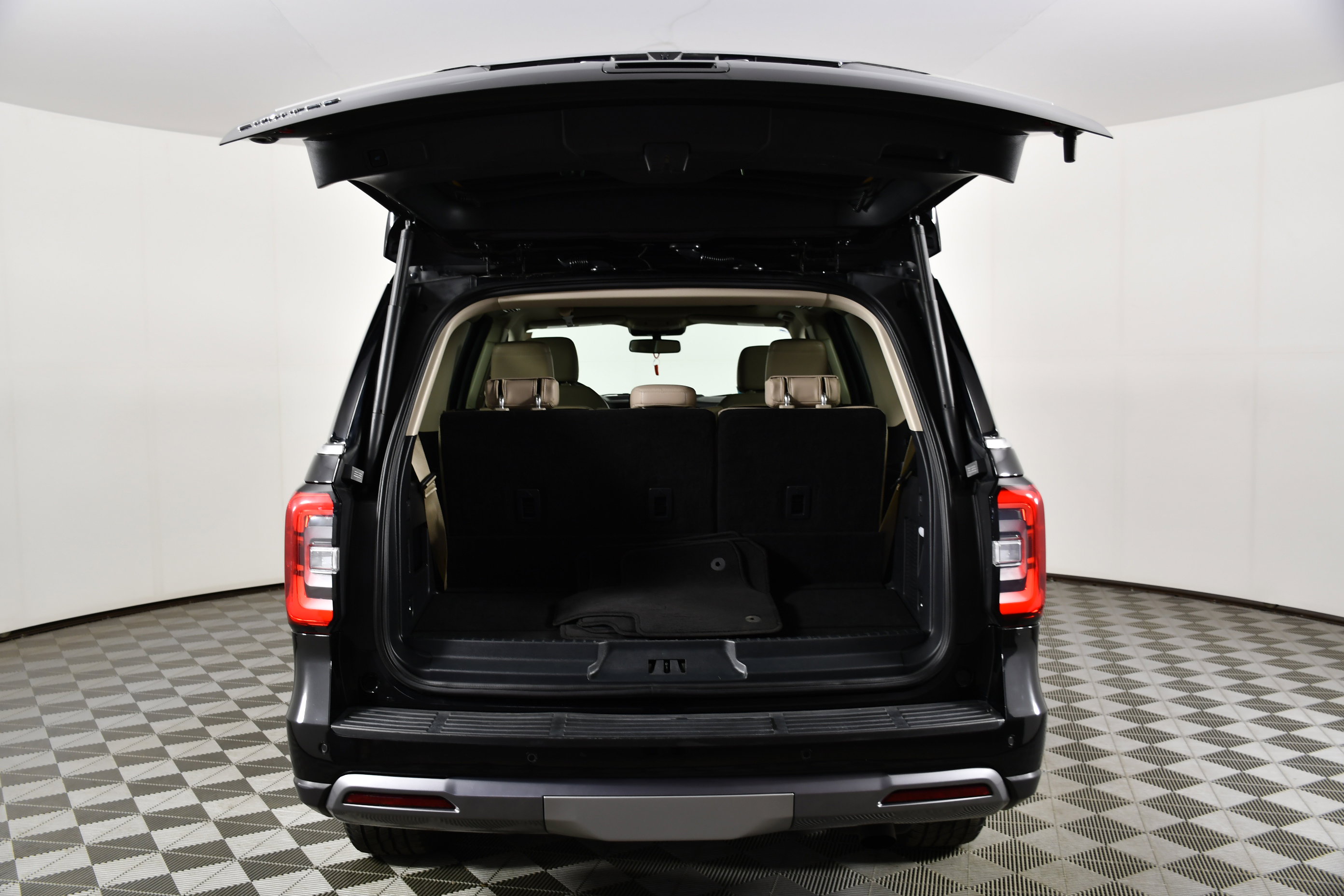 Used 2024 Ford Expedition Limited image 38