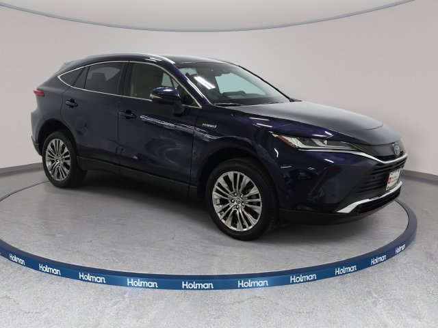 Certified 2021 Toyota Venza XLE w/ Softex Package AWD/4WD image 3