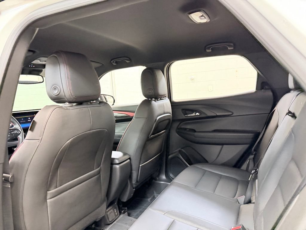 Used 2025 Chevrolet TrailBlazer RS w/ Convenience Package AWD/4WD image 21