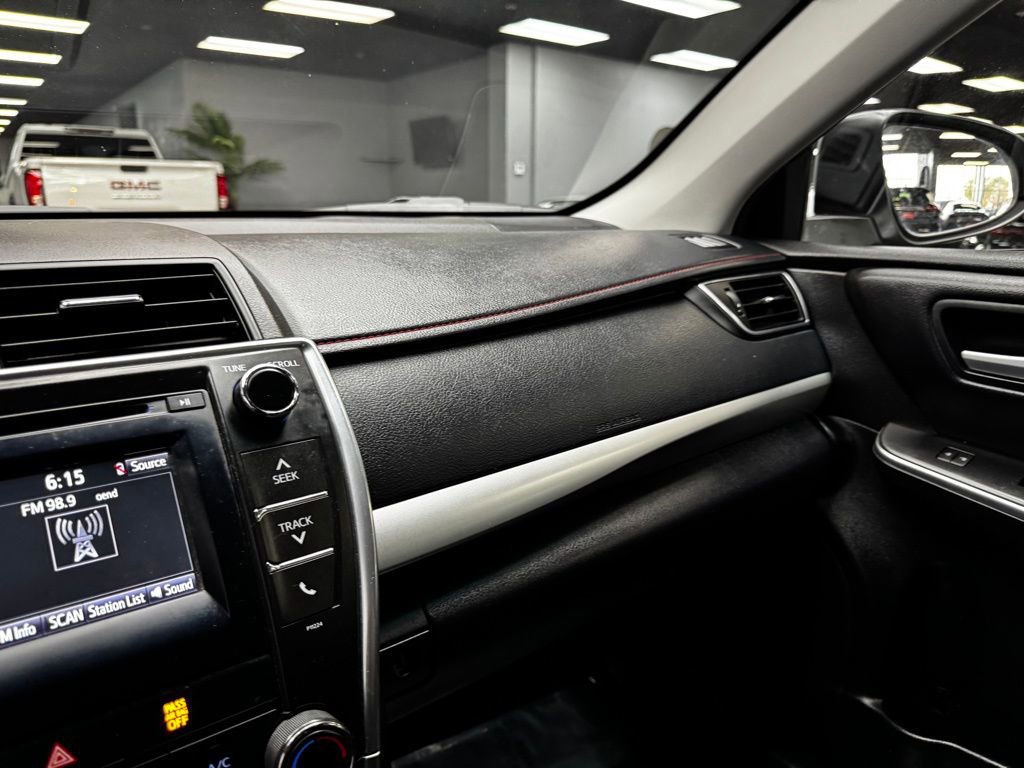 Used 2017 Toyota Camry SE FWD image 27