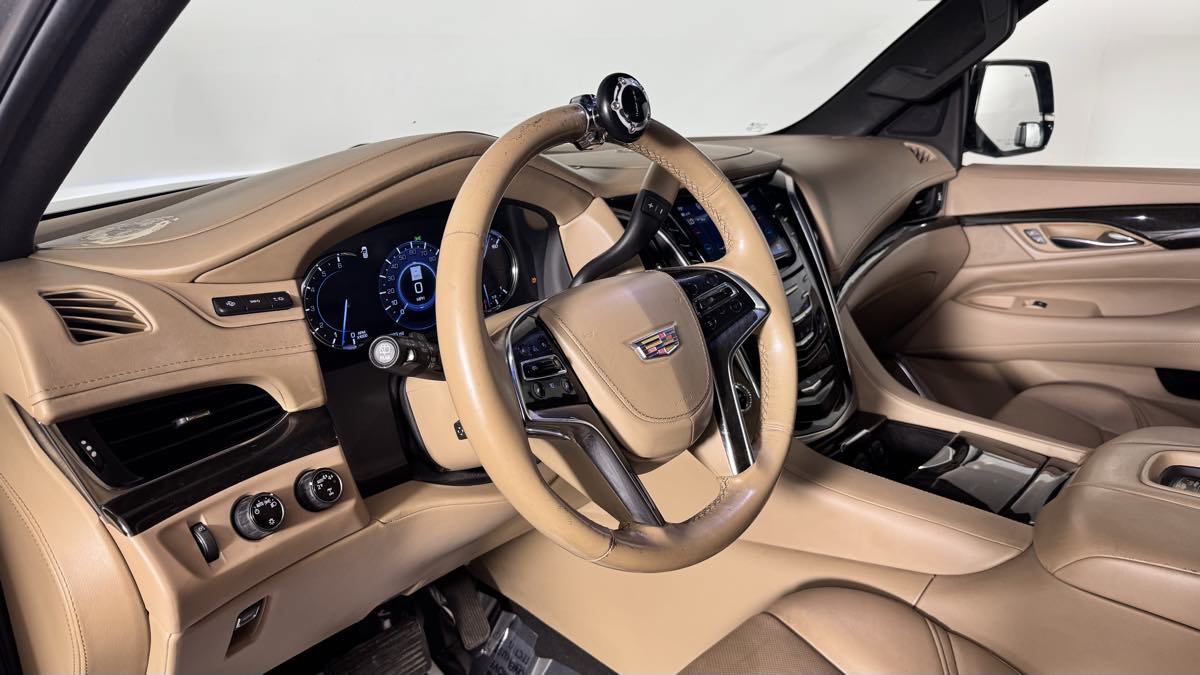 Used 2019 Cadillac Escalade Platinum AWD/4WD image 14