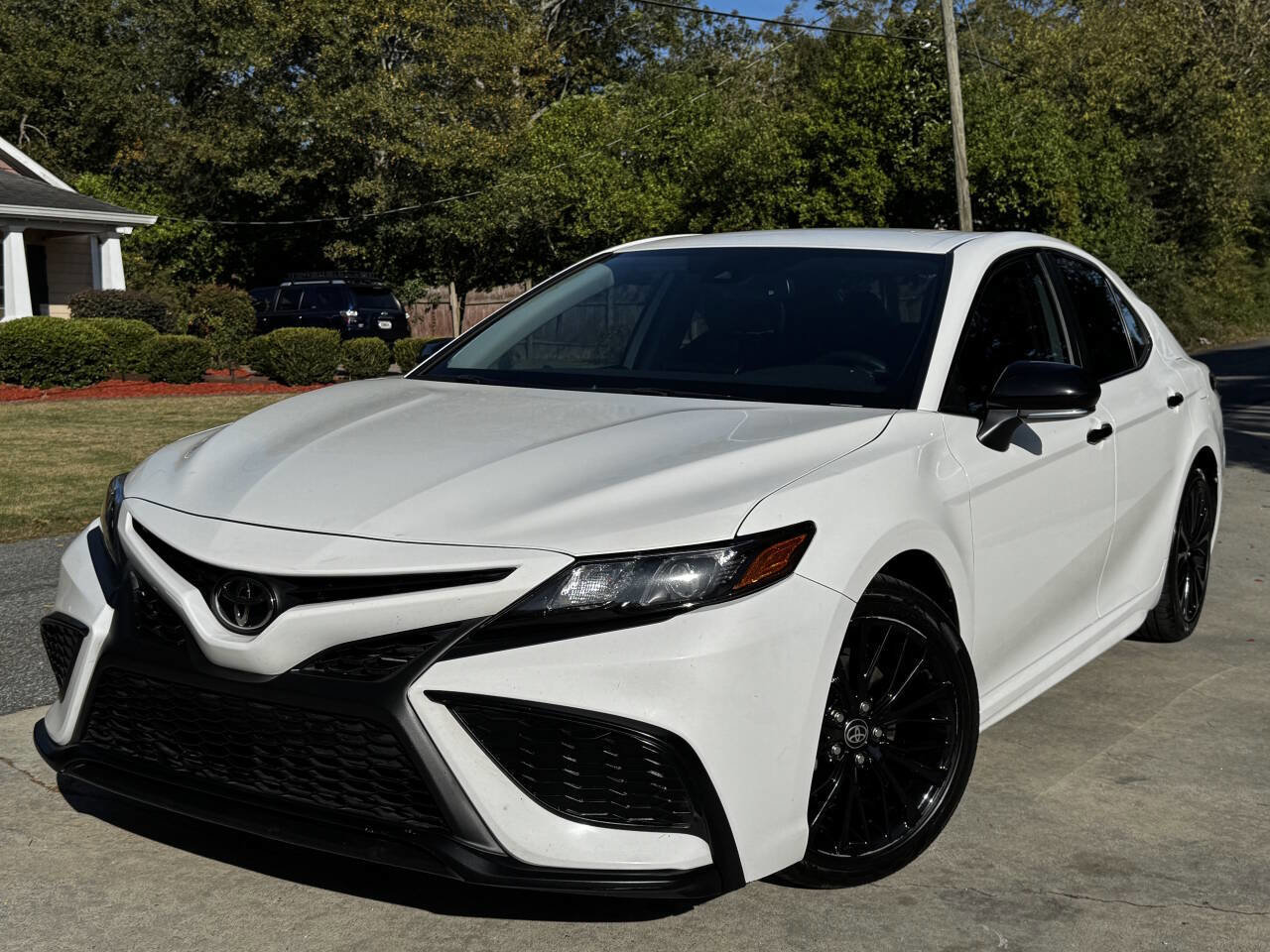 Used 2021 Toyota Camry SE w/ Convenience Package image 1