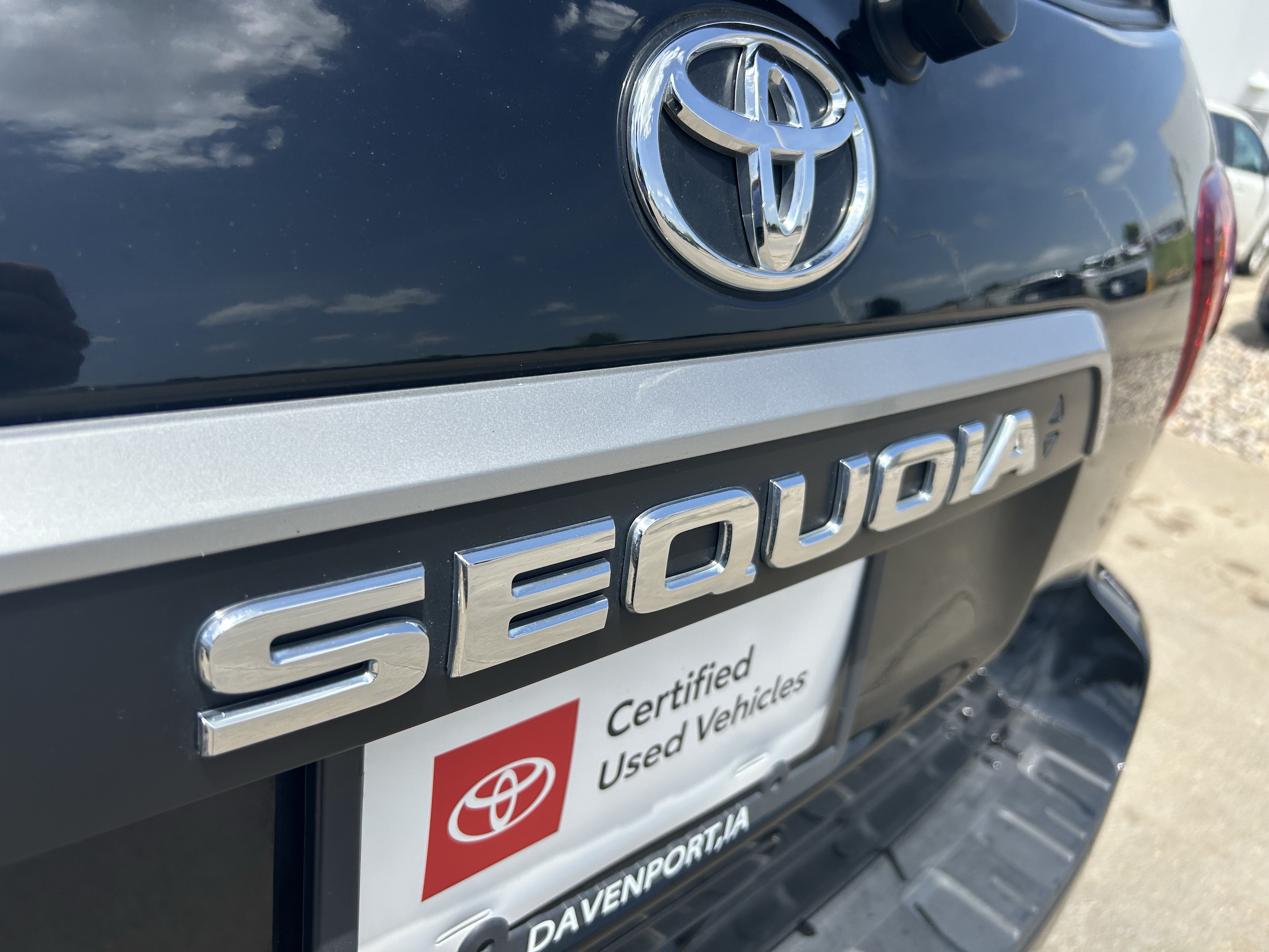 Certified 2020 Toyota Sequoia Limited w/ Safety & Convenience Package AWD/4WD image 8