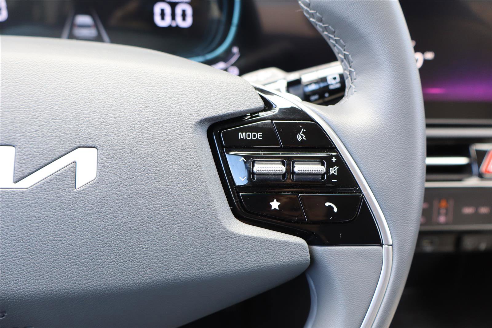 Certified 2025 Kia Niro EX image 19