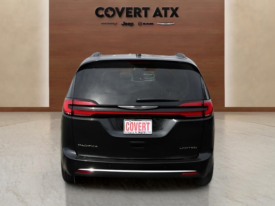Used 2023 Chrysler Pacifica Limited image 4