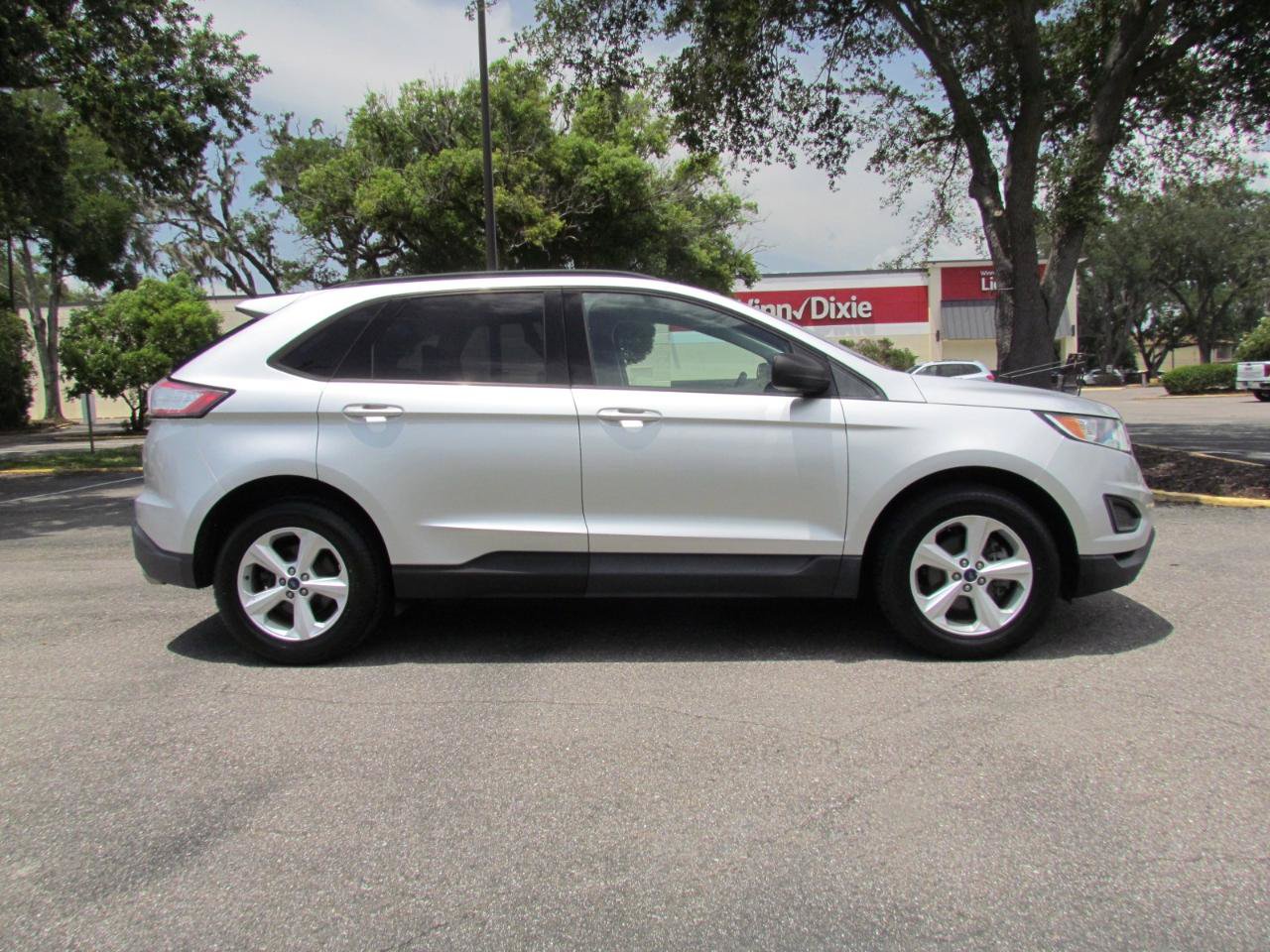 Used 2018 Ford Edge SE FWD image 12